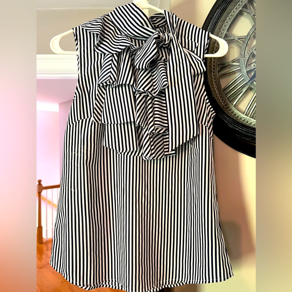 Banana Republic blouse, sleeveless, black-and-white striped extra small